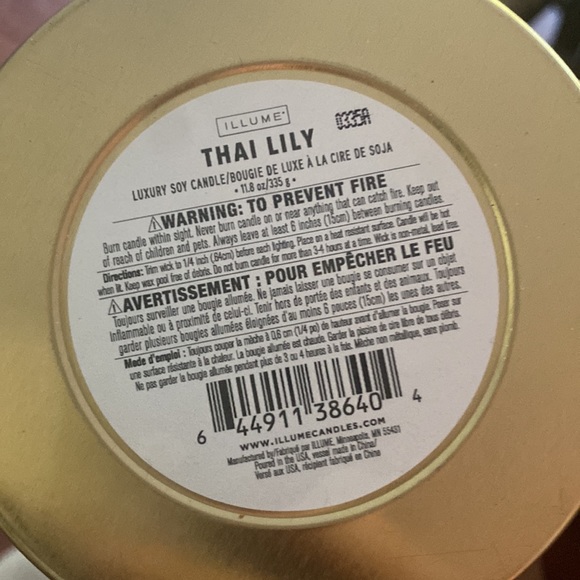 Illume Thai Lily Scented Candle - Picture 2 of 4
